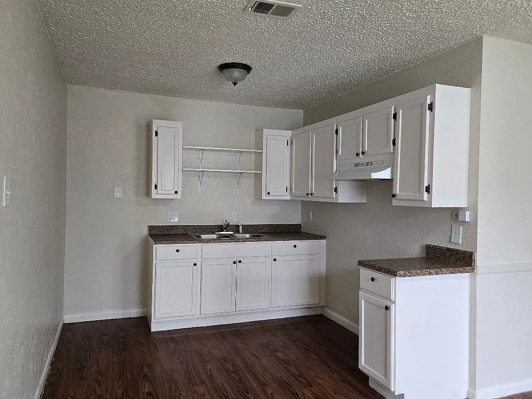 Building Photo - 232 S 41st St #7