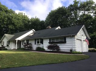 901 Pear Rd, Dix Hills, NY 11746