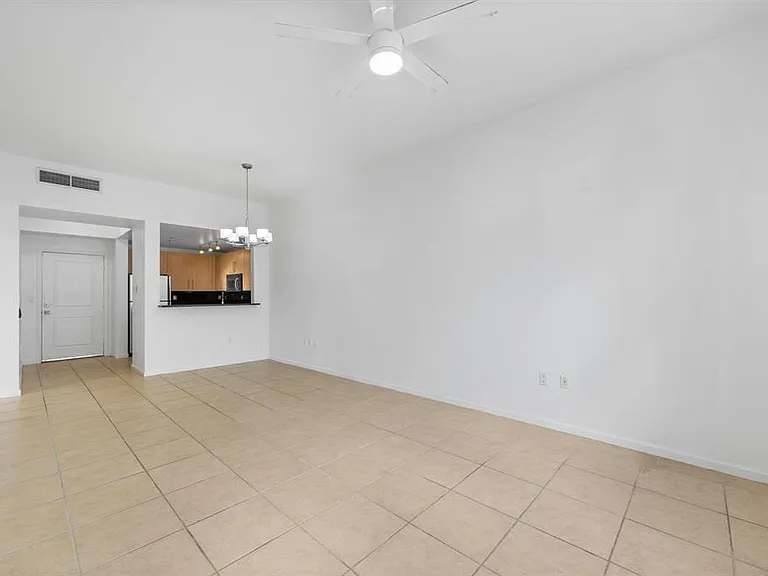 511 SE 5th Ave #615 — Photo 7