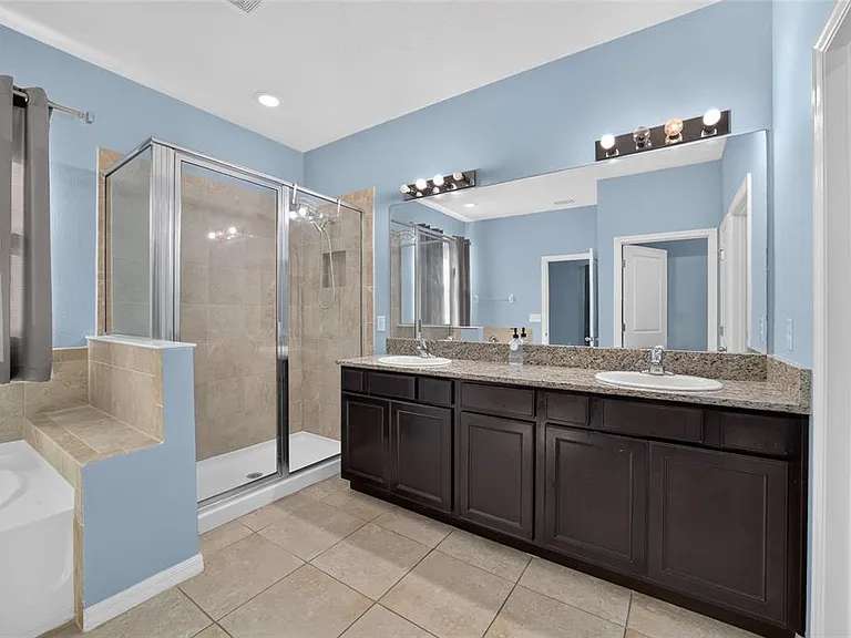 4572 SW 65th Pl — Photo 36