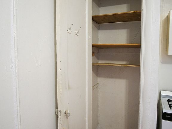5th image of 540 Manhattan Ave APT 4J