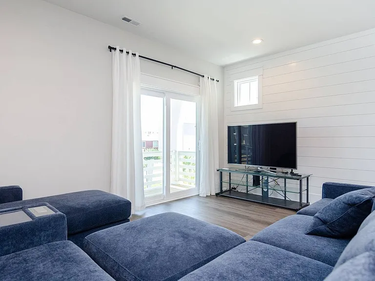 902 2nd St S #2 — Photo 11