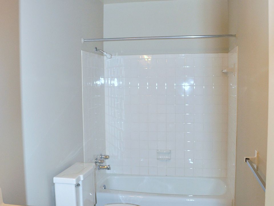 1st image of 705 W 101st Ter