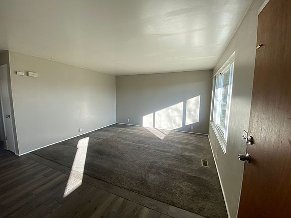 2nd image of 895 E Arrowhead Ln Unit 6