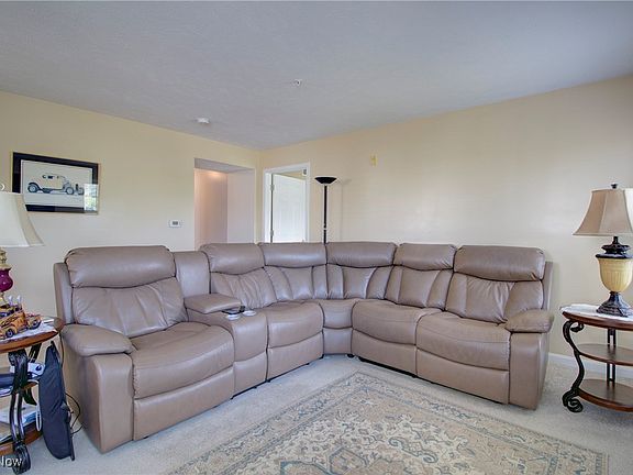 4th image of 23004 Chandlers Ln #4-229