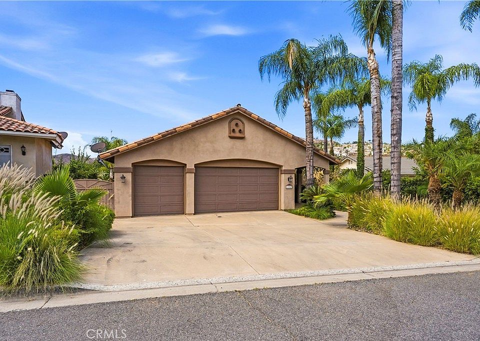 1st image of 22049 Loch Lomond Dr