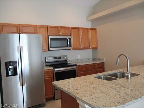 3rd image of 3917/3919 SW Santa Barbara Place Cpe