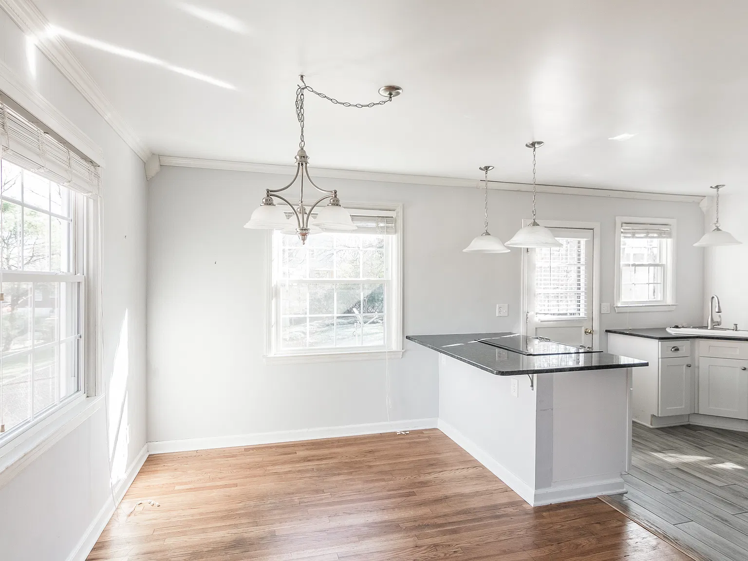 3 bed, 1040 sqft, $2,150 — Photo 2
