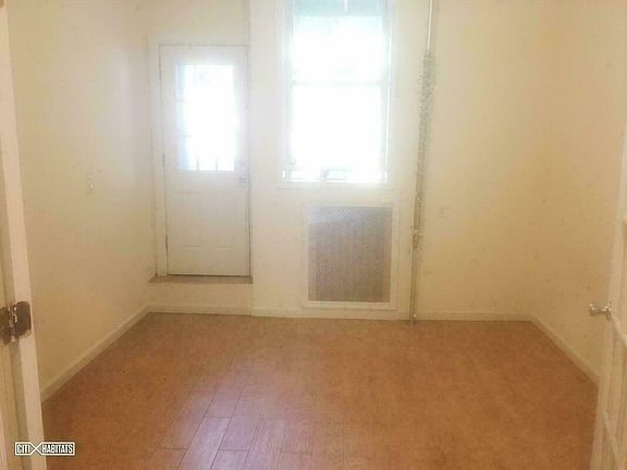 4th image of 2012 29th St APT 1R