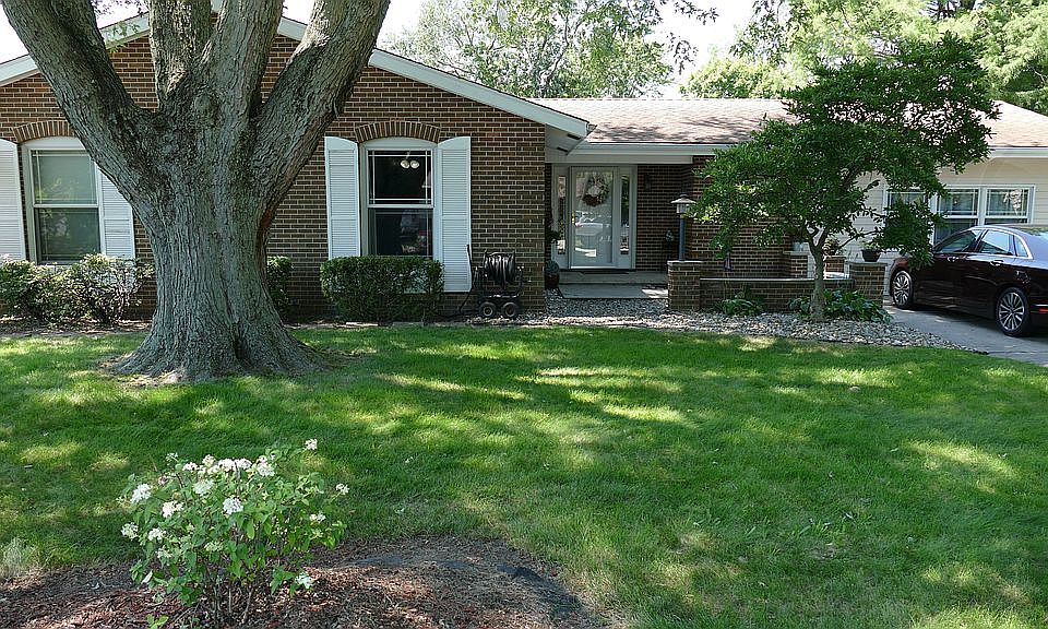 2315 Carlisle Dr, Champaign,
