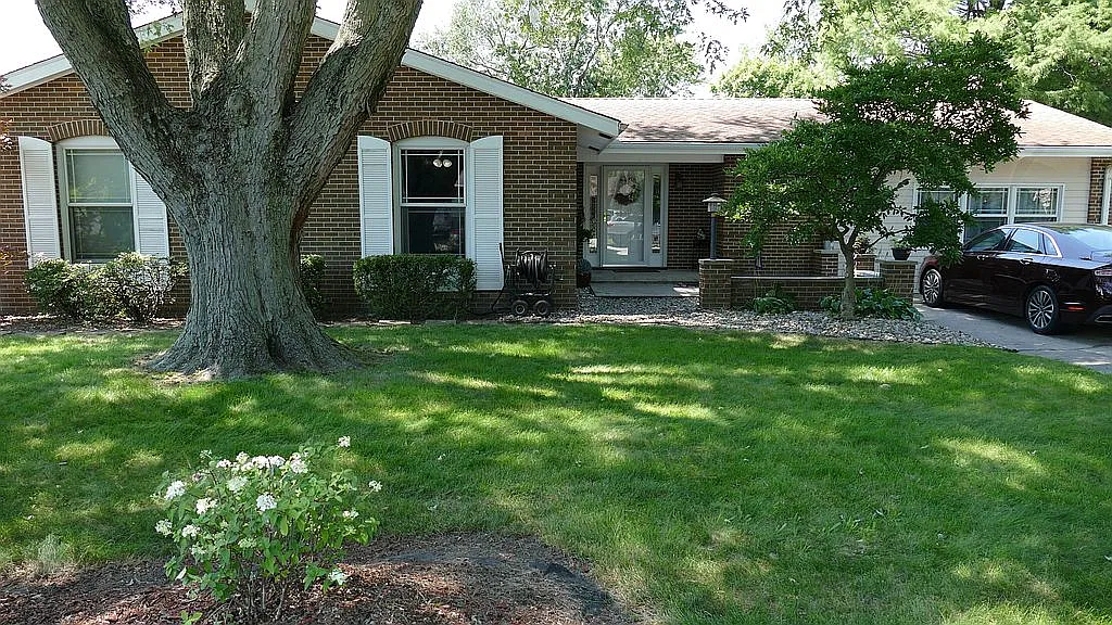 2315 Carlisle Dr photo 1