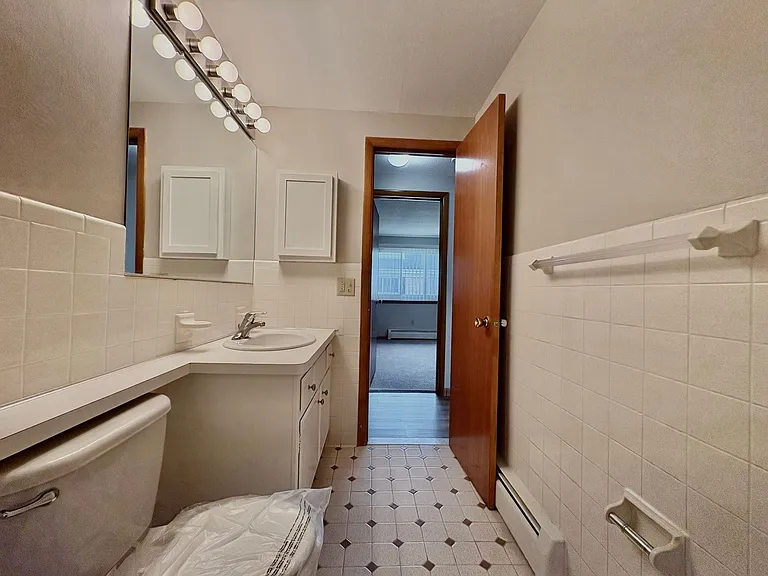 Camelot Village Apartments — Photo 33