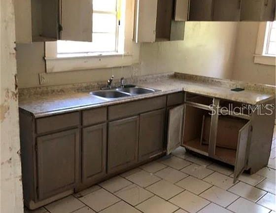 4th image of 2619 E 29th Ave