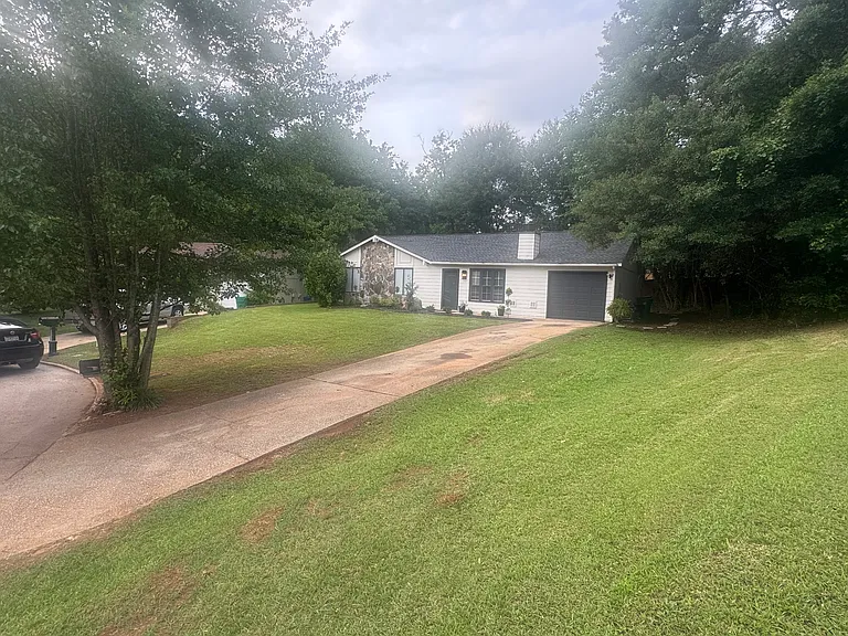 1050 Parkwest Ct — Photo 3