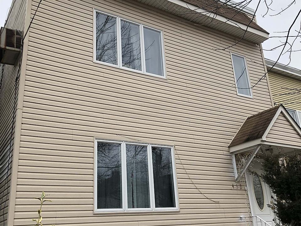 2nd image of 452 Davis Ave