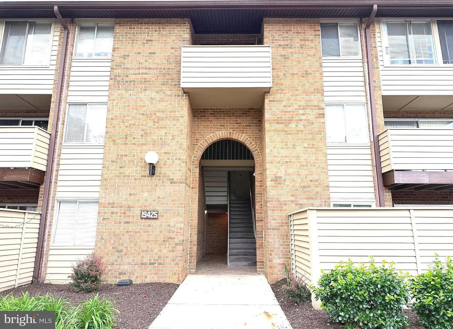 2 bed, 1059 sqft, $2,250 — Photo 2