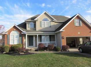 7049 Marigold Dr, North Tonawanda, NY 14120