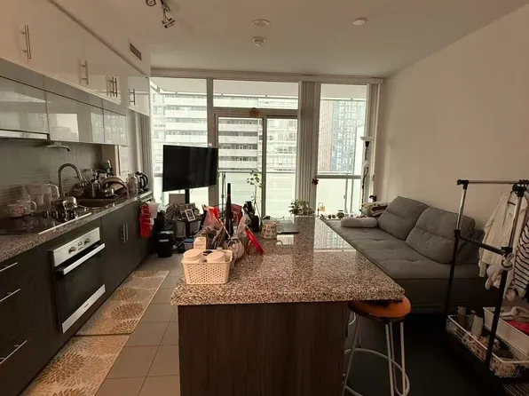 8 Mercer St #1901, Toronto, ON M5V 0C4