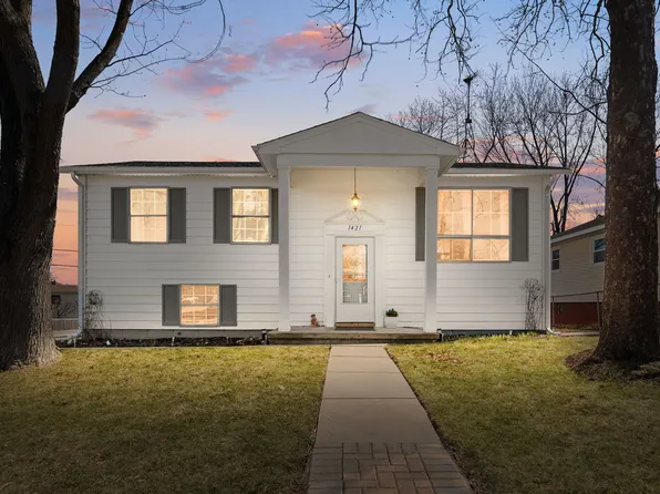 1421 Barberry Ln, Round Lake Beach, IL 60073