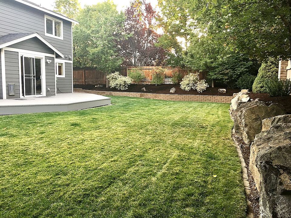 2nd image of 1552 NE Locksley Dr