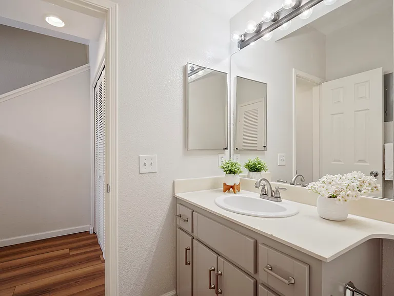 221 Donax Ave #11 — Photo 16
