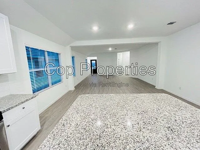 4 bed, 2.0 bath, $1,795 — Photo 3