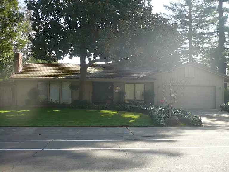 1981 University Ave — Photo 1