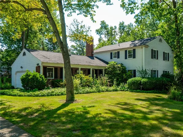 213 Cherry Ln, Avon Lake, OH 44012