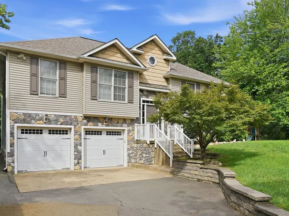 228 Greenbank Rd, Fredericksburg, VA 22406