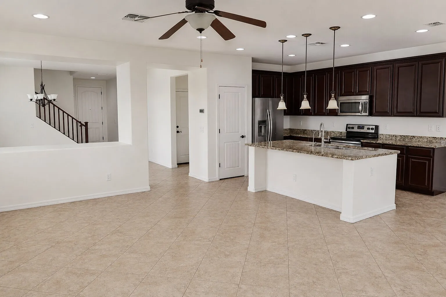 4 bed, 2.5 bath, 2764 sqft, $2,995 — Photo 4
