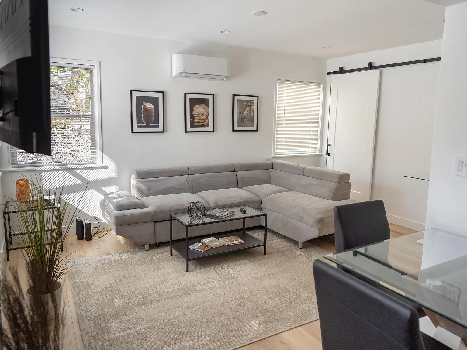 1 bed, 570 sqft, $4,000 — Photo 3