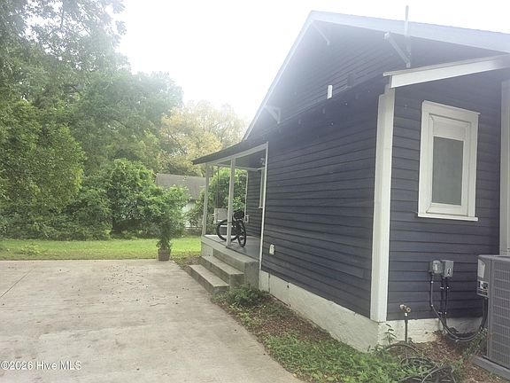 4th image of 210 Raleigh Road Parkway N