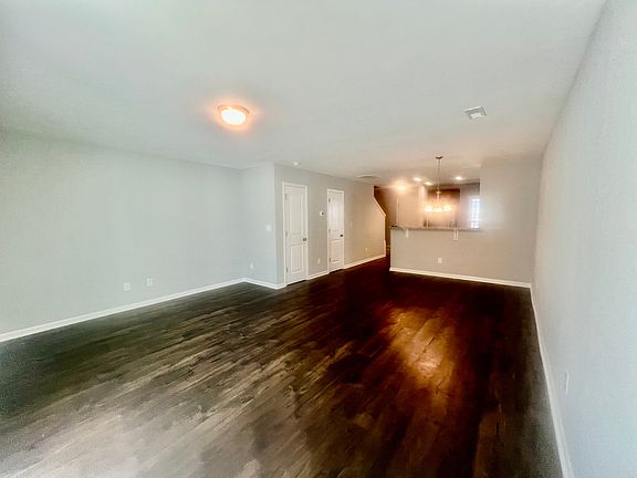 5th image of 90 Longleaf Pine St