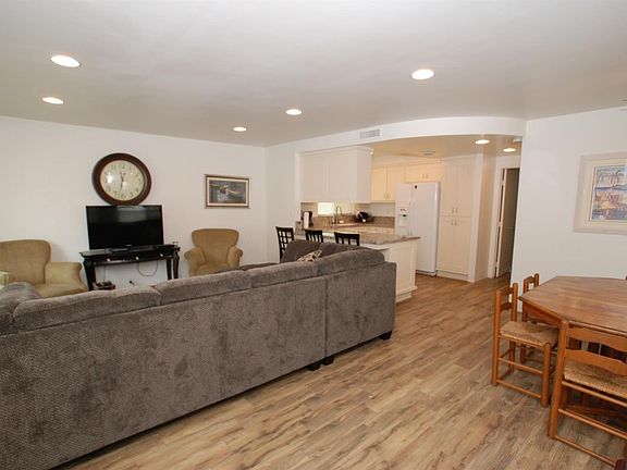 4th image of 121 33rd St APT A