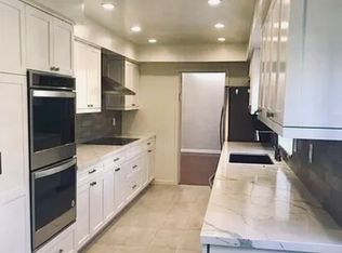 344 N Palm Dr APT 201, Beverly Hills, CA 90210