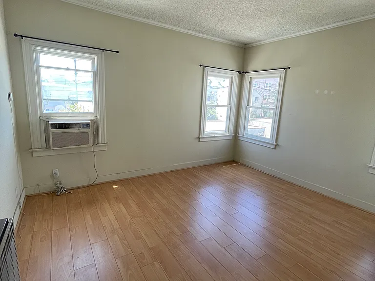 809 1/2 N Ridgewood Pl — Photo 11