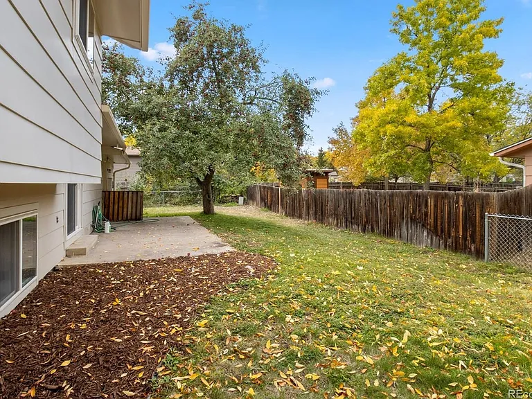 395 Monarch St — Photo 10