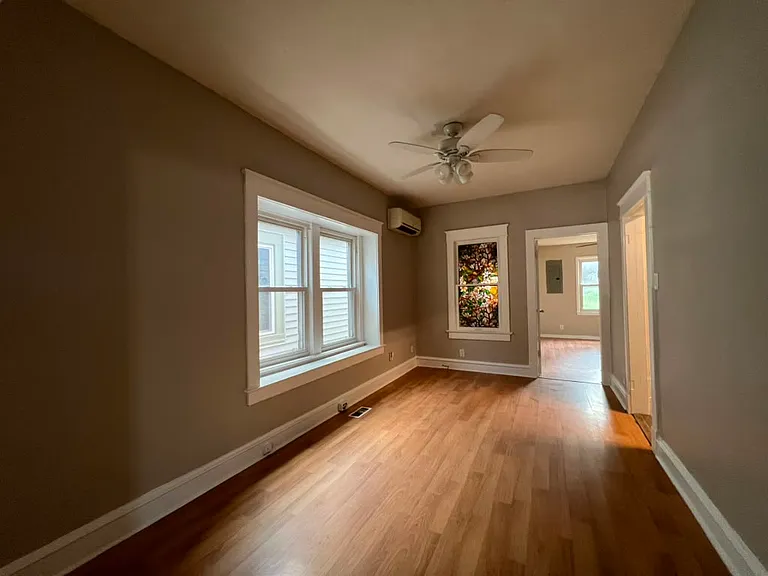 1526 E Corrington Ave — Photo 4