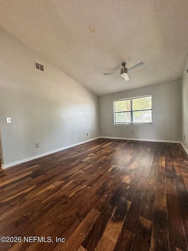 3 bed, 2.0 bath, 1164 sqft, $1,550 — Photo 4