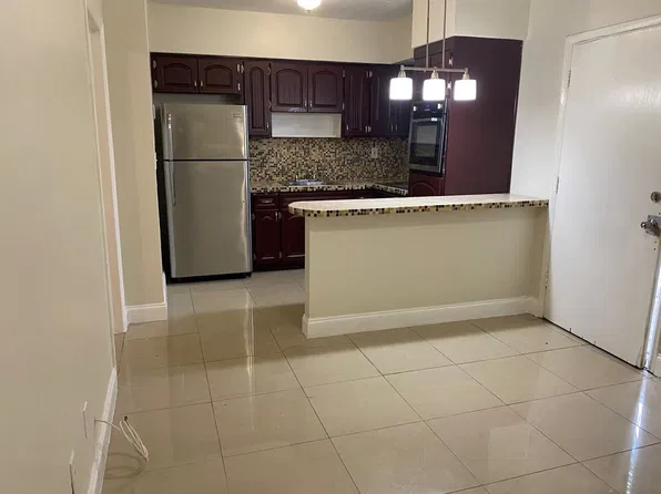 710 NE 122nd St APT 4, Miami, FL 33161