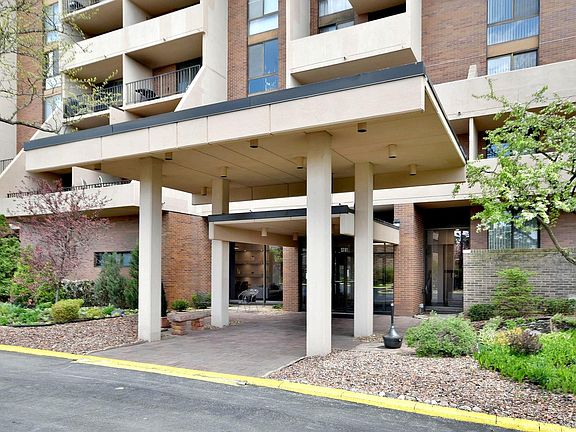 3rd image of 465 W Dominion Dr Unit 202