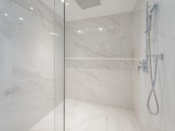 2nd image of 200 Biscayne Blvd Unit 3613