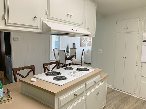 4th image of 8006 Oakside Ln
