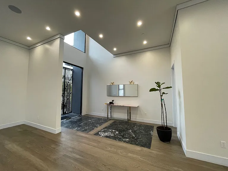 2928 Franklin St — Photo 5
