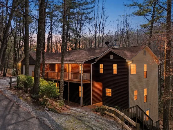 522 Rebel Cir, Dillard, GA 30537