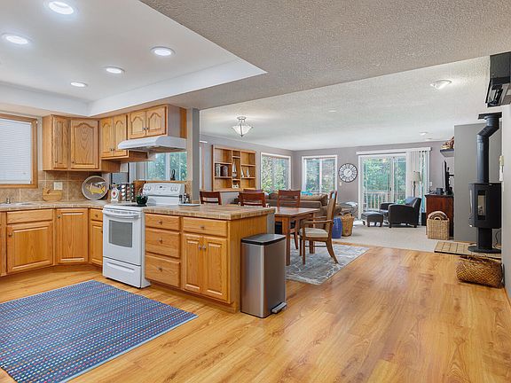 3rd image of 5820 El Mesa Ave