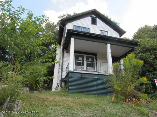 38 Wayne St, Carbondale, PA 18407