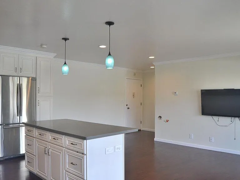 3050 Los Prados St #9 — Photo 15