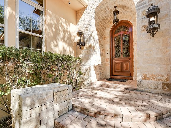 2nd image of 10 Tuscany Ct