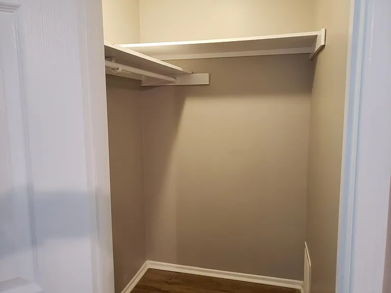 MB Walk-in Closet 1